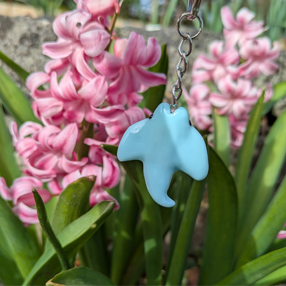 mantis ray keychain
